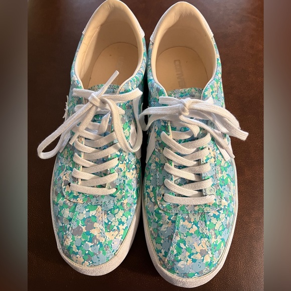 Converse Shoes - Picture 2 of 9